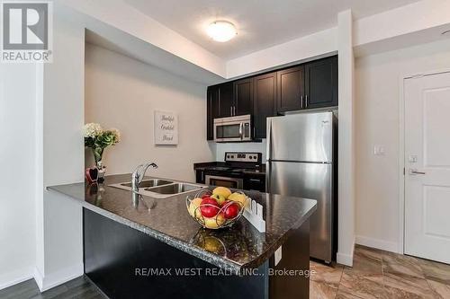 115 - 35 Southshore Crescent, Hamilton, ON - Indoor Photo Showing Kitchen With Stainless Steel Kitchen With Double Sink