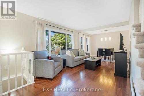 88 Rand Street, Hamilton, ON - Indoor Photo Showing Living Room