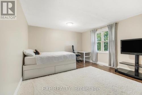 88 Rand Street, Hamilton, ON - Indoor Photo Showing Bedroom