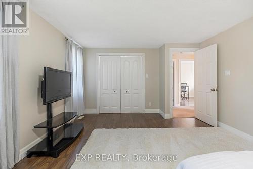 88 Rand Street, Hamilton, ON - Indoor Photo Showing Bedroom