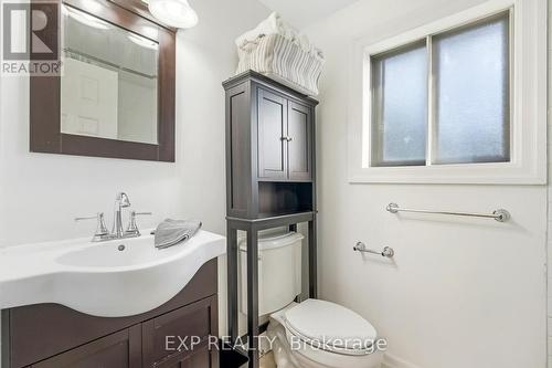 88 Rand Street, Hamilton, ON - Indoor Photo Showing Bathroom