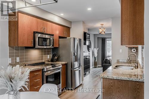 36 - 470 Beach Boulevard, Hamilton, ON - Indoor Photo Showing Kitchen