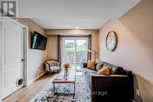 36 - 470 Beach Boulevard, Hamilton, ON - Indoor Photo Showing Living Room