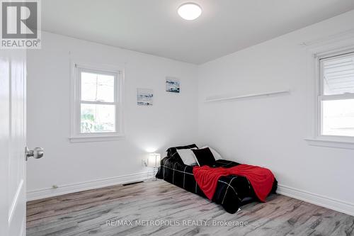 76 Albert Street W, Thorold, ON - Indoor Photo Showing Bedroom