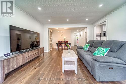 47 Rockport Crescent, Richmond Hill, ON - Indoor Photo Showing Living Room