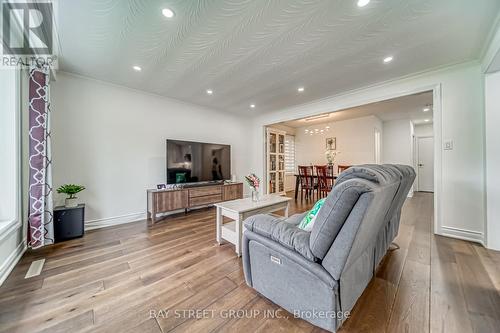 47 Rockport Crescent, Richmond Hill, ON - Indoor Photo Showing Living Room