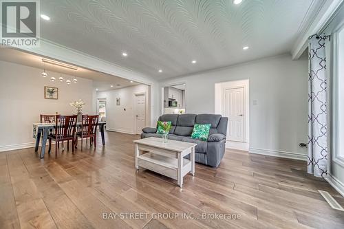 47 Rockport Crescent, Richmond Hill, ON - Indoor Photo Showing Living Room