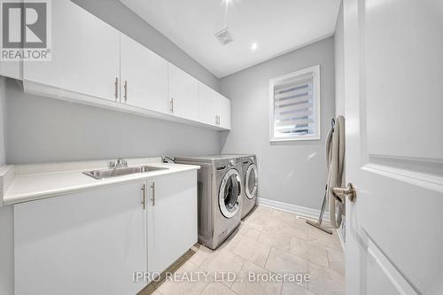 125 Waterview Common Court, Oakville, ON - Indoor Photo Showing Laundry Room