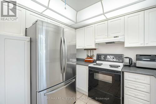 52 Dundalk Crescent, Brampton, ON - Indoor Photo Showing Kitchen