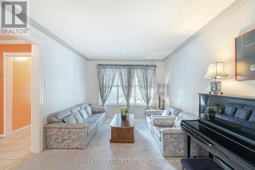 52 Dundalk Crescent, Brampton, ON - Indoor Photo Showing Living Room