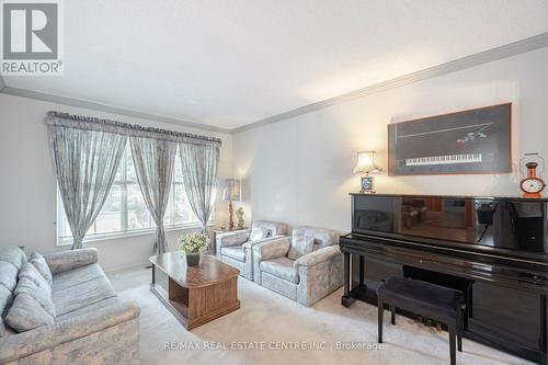 52 Dundalk Crescent, Brampton, ON - Indoor Photo Showing Living Room