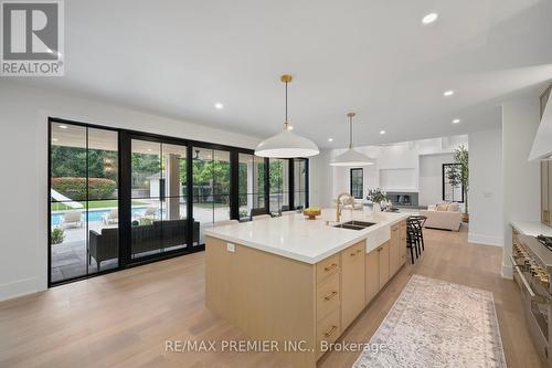 24 Belvedere Drive, Oakville, ON - Indoor Photo Showing Kitchen With Double Sink With Upgraded Kitchen