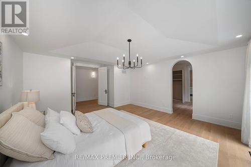 24 Belvedere Drive, Oakville, ON - Indoor Photo Showing Bedroom