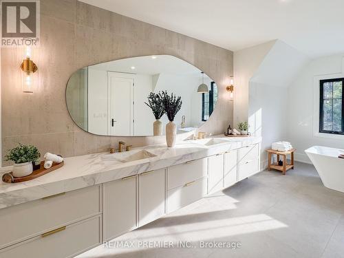 24 Belvedere Drive, Oakville, ON - Indoor Photo Showing Bathroom