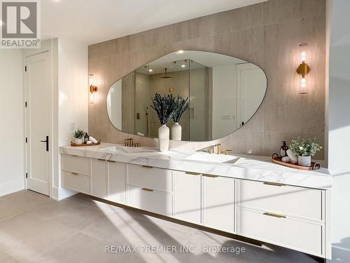 24 Belvedere Drive, Oakville, ON - Indoor Photo Showing Bathroom