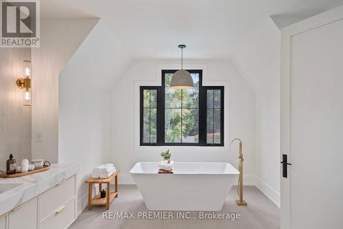 24 Belvedere Drive, Oakville, ON - Indoor Photo Showing Bathroom