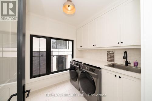 24 Belvedere Drive, Oakville, ON - Indoor Photo Showing Laundry Room