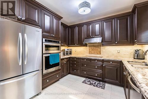 34 Jolana Crescent, Halton Hills, ON - Indoor Photo Showing Kitchen With Double Sink With Upgraded Kitchen