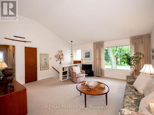 42 Jubilee Crescent, Toronto, ON - Indoor Photo Showing Living Room