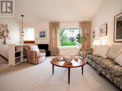 42 Jubilee Crescent, Toronto, ON - Indoor Photo Showing Living Room