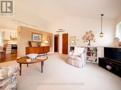 42 Jubilee Crescent, Toronto, ON - Indoor Photo Showing Living Room