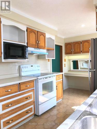 7610 Anaka Drive, Mississauga, ON - Indoor Photo Showing Kitchen