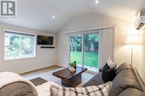 19 Union Street, Halton Hills, ON - Indoor Photo Showing Living Room