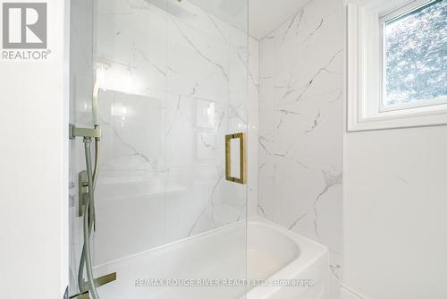 364 Holcan Avenue, Oshawa, ON - Indoor Photo Showing Bathroom