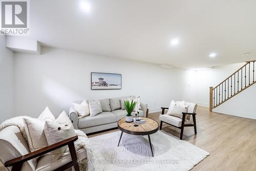 364 Holcan Avenue, Oshawa, ON - Indoor Photo Showing Living Room