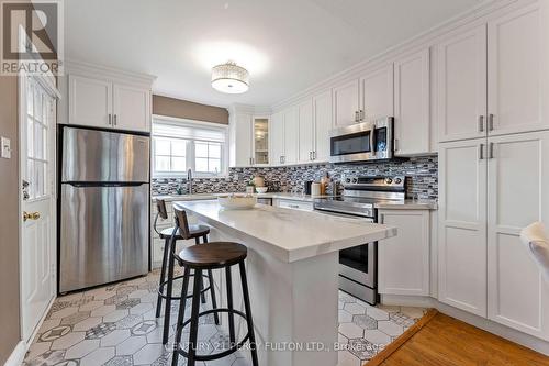 12 - 1735 Walnut Lane, Pickering, ON - Indoor Photo Showing Kitchen With Upgraded Kitchen