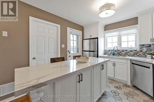 12 - 1735 Walnut Lane, Pickering, ON - Indoor Photo Showing Kitchen With Upgraded Kitchen