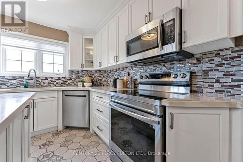 12 - 1735 Walnut Lane, Pickering, ON - Indoor Photo Showing Kitchen With Upgraded Kitchen