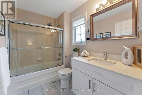 12 - 1735 Walnut Lane, Pickering, ON - Indoor Photo Showing Bathroom