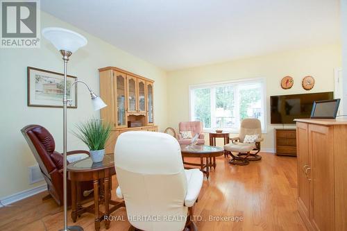 30 Kissingbridge Lane, Clarington, ON - Indoor Photo Showing Dining Room