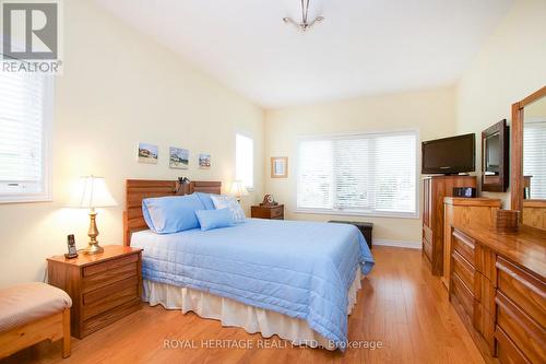 30 Kissingbridge Lane, Clarington, ON - Indoor Photo Showing Bedroom