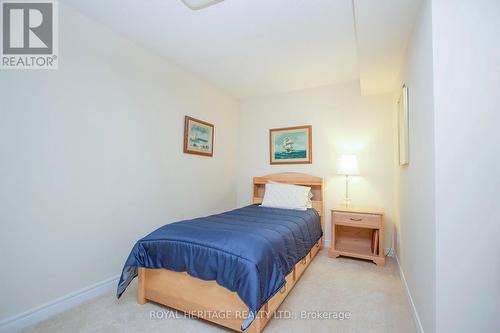 30 Kissingbridge Lane, Clarington, ON - Indoor Photo Showing Bedroom