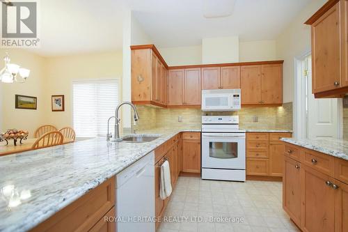 30 Kissingbridge Lane, Clarington, ON - Indoor Photo Showing Kitchen