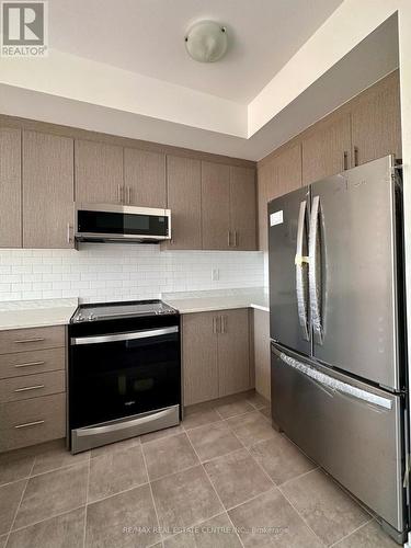 791 Heathrow Path, Oshawa, ON - Indoor Photo Showing Kitchen