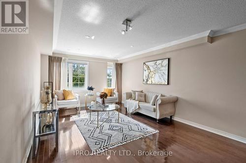 2564 Bur Oak Avenue, Markham, ON - Indoor Photo Showing Living Room