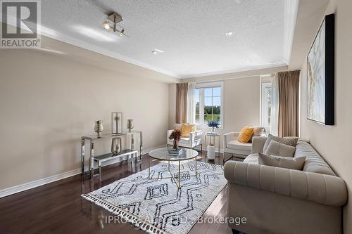 2564 Bur Oak Avenue, Markham, ON - Indoor Photo Showing Living Room