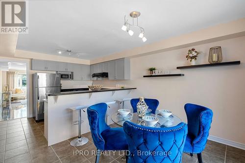 2564 Bur Oak Avenue, Markham, ON - Indoor Photo Showing Kitchen