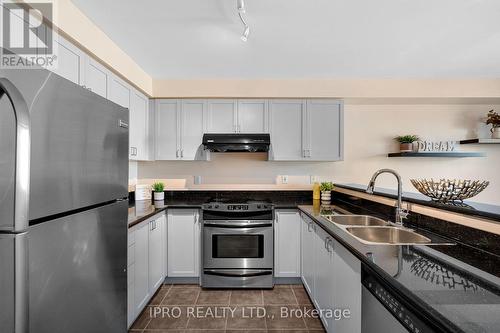 2564 Bur Oak Avenue, Markham, ON - Indoor Photo Showing Kitchen With Double Sink