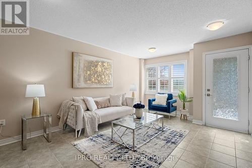 2564 Bur Oak Avenue, Markham, ON - Indoor Photo Showing Living Room