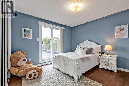 33 Hi View Drive, East Gwillimbury, ON - Indoor Photo Showing Bedroom