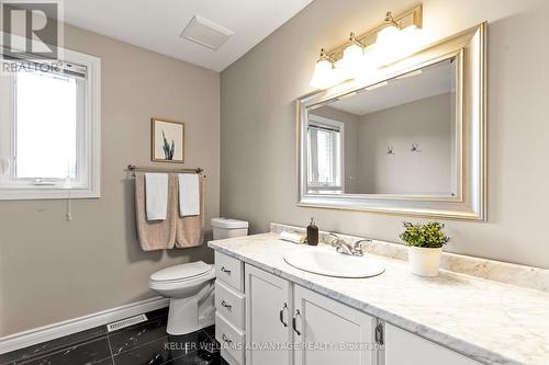 33 Hi View Drive, East Gwillimbury, ON - Indoor Photo Showing Bathroom