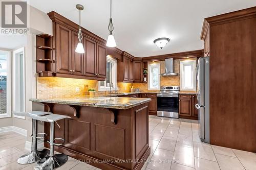 33 Hi View Drive, East Gwillimbury, ON - Indoor Photo Showing Kitchen With Upgraded Kitchen