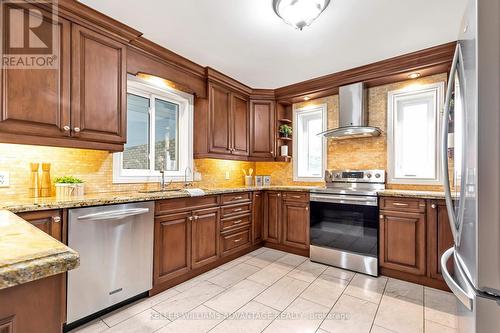 33 Hi View Drive, East Gwillimbury, ON - Indoor Photo Showing Kitchen