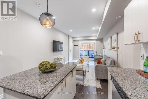 17 - 196 Pine Grove Road, Vaughan, ON - Indoor Photo Showing Kitchen With Upgraded Kitchen