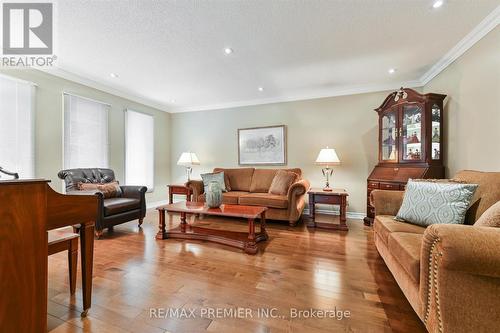 252 Triton Avenue, Vaughan, ON - Indoor Photo Showing Living Room