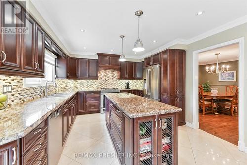 252 Triton Avenue, Vaughan, ON - Indoor Photo Showing Kitchen With Double Sink With Upgraded Kitchen